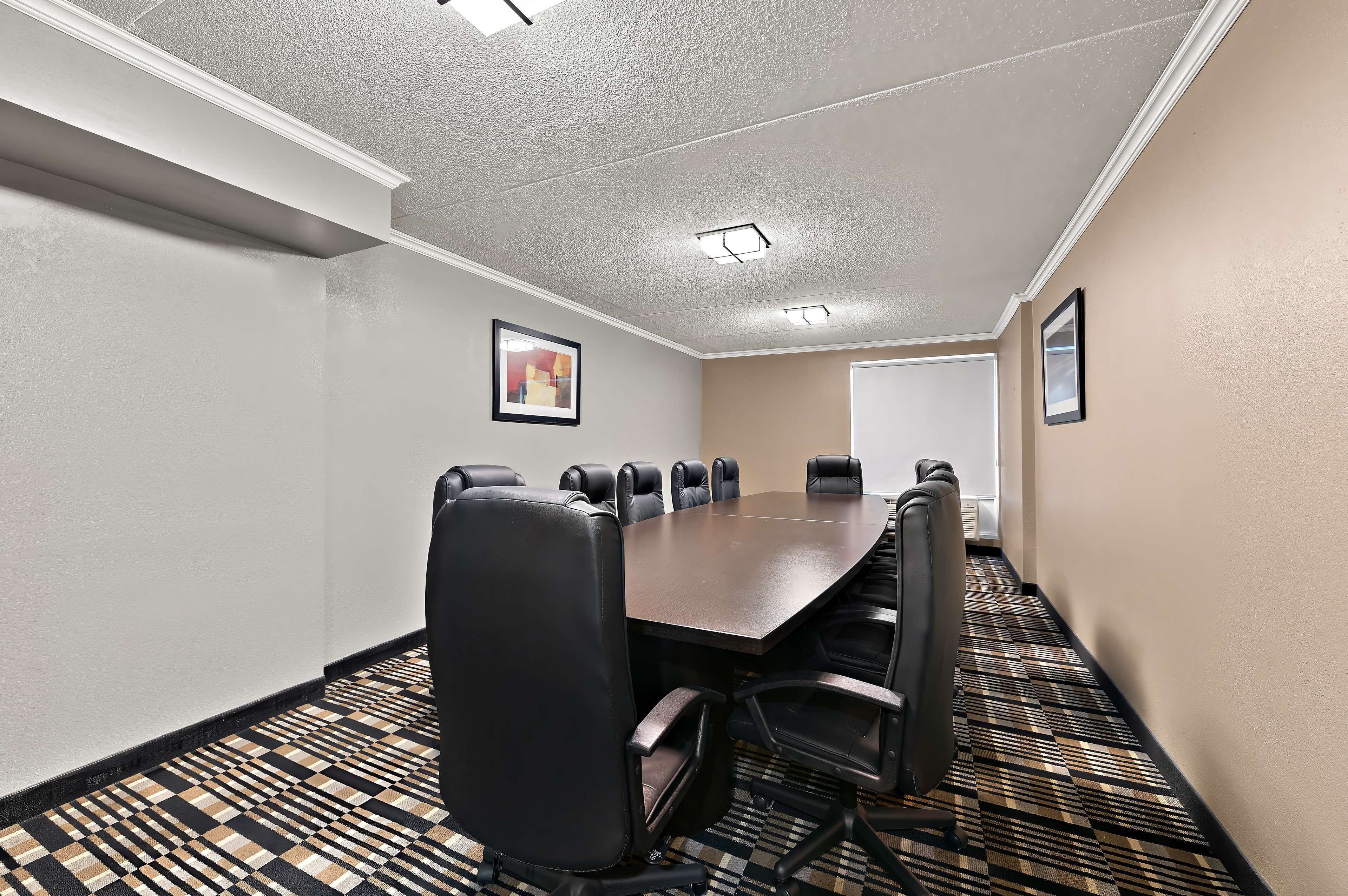 Photo - Best Western Plus Toronto North York Hotel & Suites