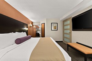 Suite, 1 King Bed, Non Smoking, Refrigerator & Microwave | Hypo-allergenic bedding, pillowtop beds, desk, laptop workspace
