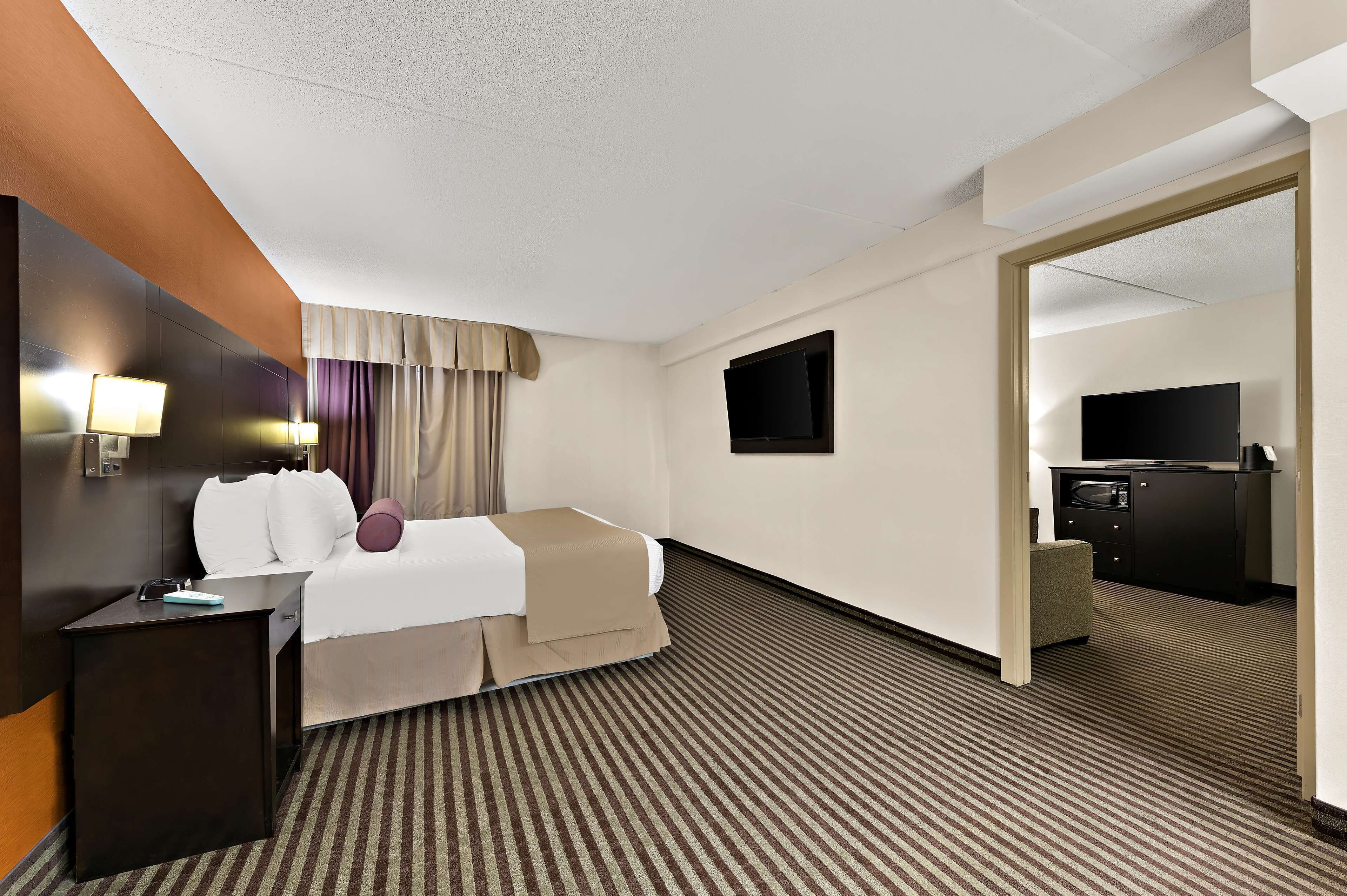 Photo - Best Western Plus Toronto North York Hotel & Suites