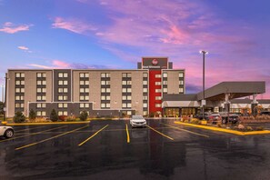 Exterior - Best Western Plus Toronto North York Hotel & Suites (Toronto)