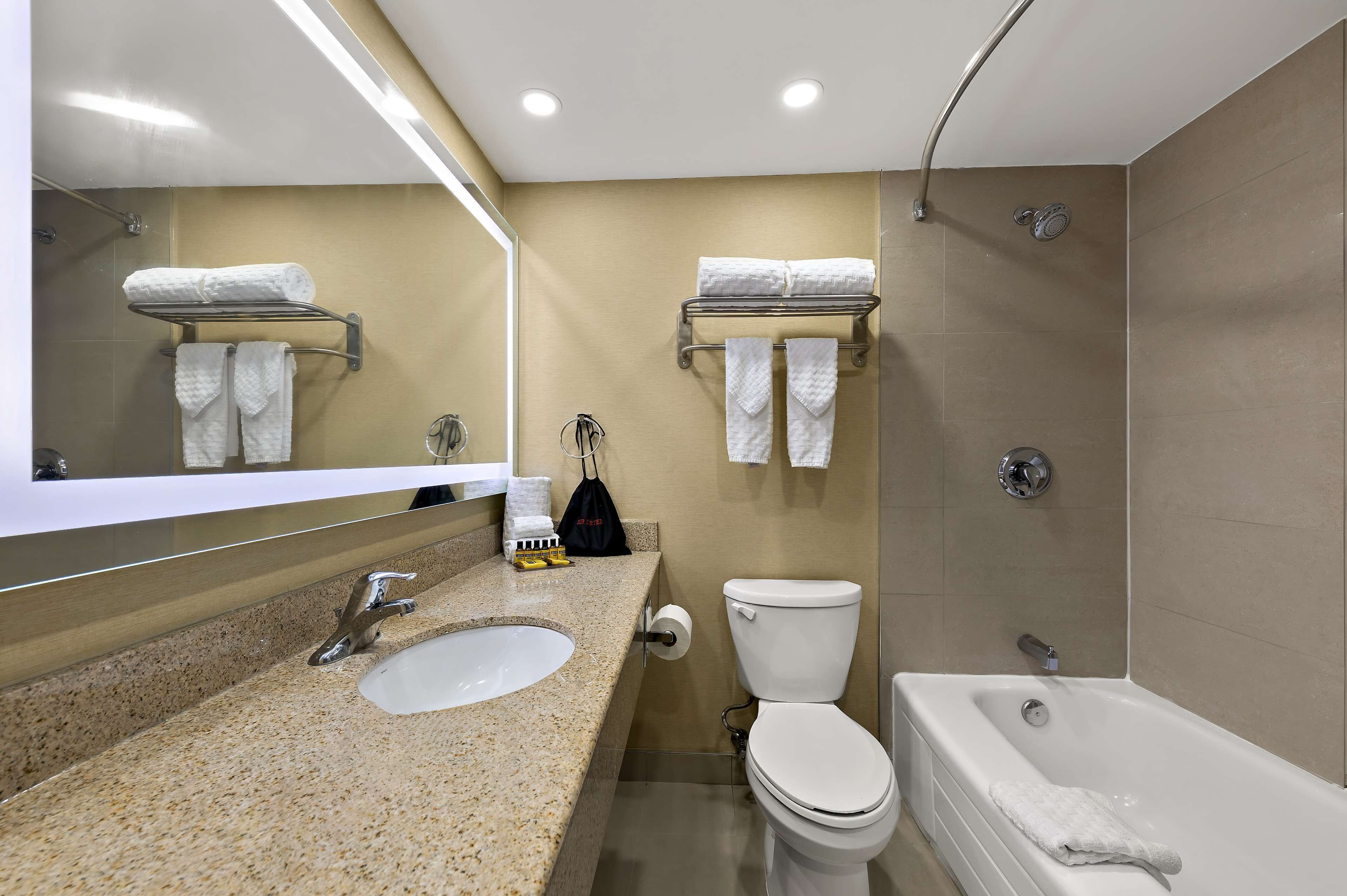 Photo - Best Western Plus Toronto North York Hotel & Suites