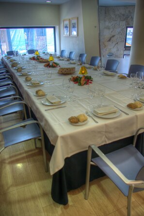 Lunch and dinner served, Mediterranean cuisine