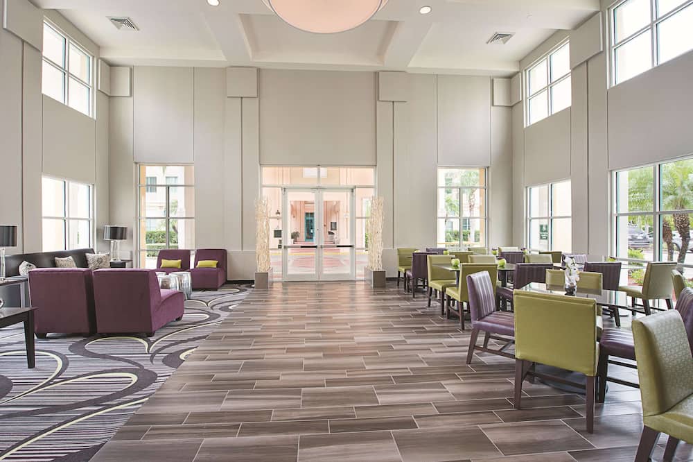 La Quinta Inn & Suites by Wyndham Plantation at SW 6th St