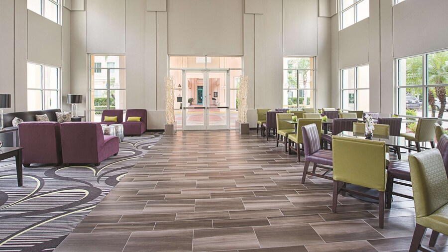 La Quinta Inn & Suites by Wyndham Plantation at SW 6th St