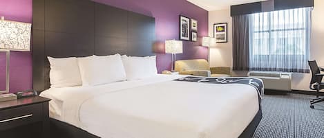 Premium bedding, desk, iron/ironing board, free cots/infant beds