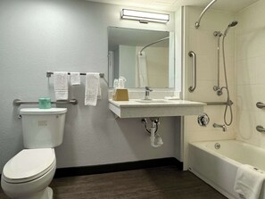 Combined shower/bathtub, free toiletries, hair dryer, towels - Motel 6 Huntsville, AL – University Dr. (Huntsville)