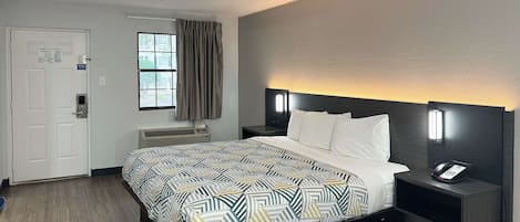 Sengetøy av topp kvalitet, skrivebord og blendingsgardiner