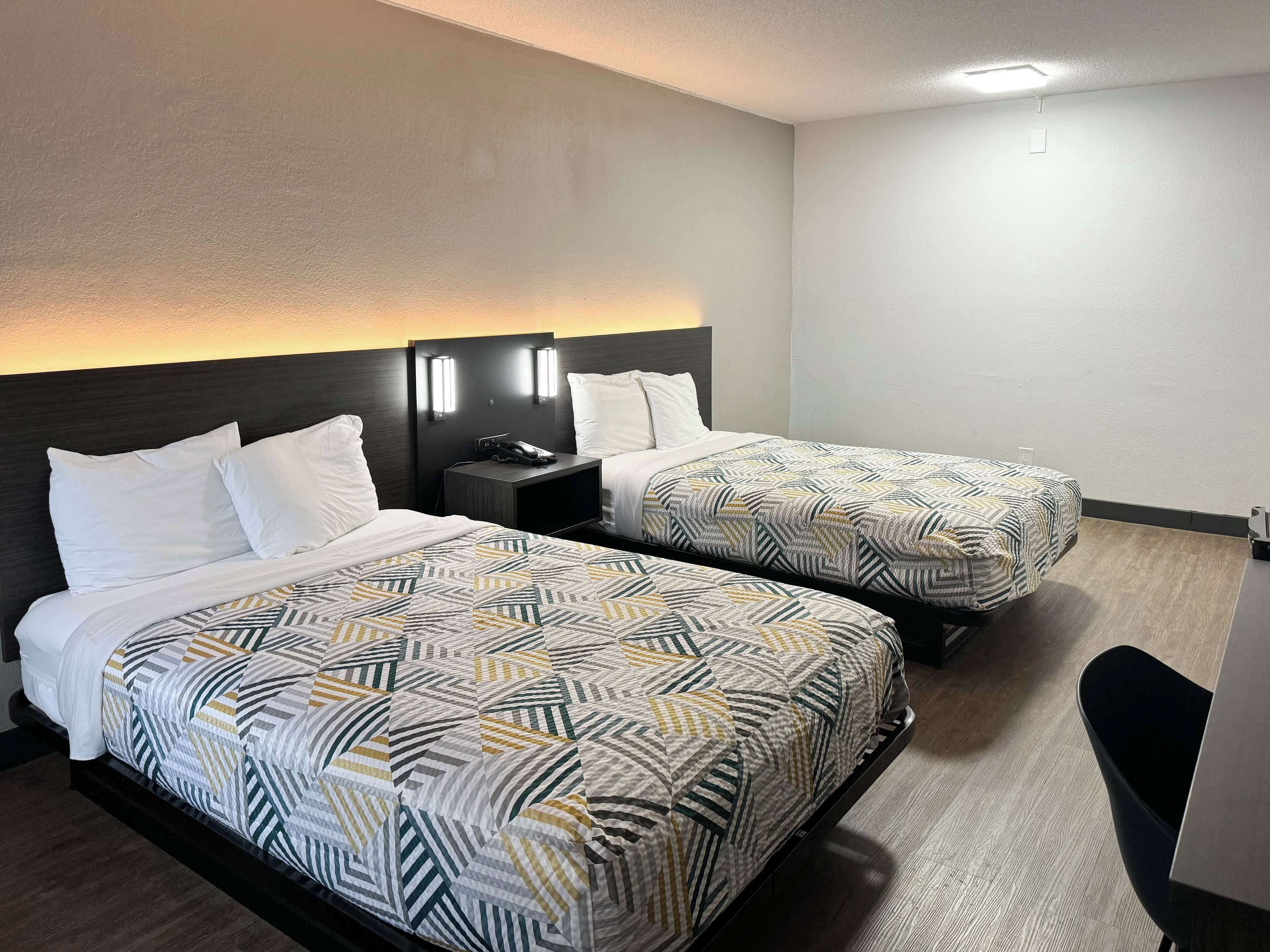 高档床上用品、办公桌、遮光窗帘、熨斗/熨衣板