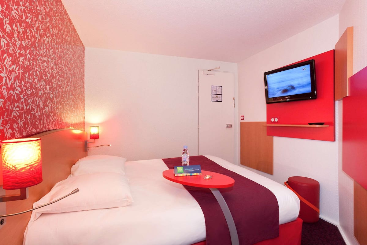 Standard Double Room, 1 Double Bed | Pillow-top beds, in-room safe, desk, free cots/infant beds