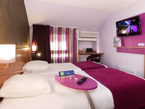 Suite (1 Double Bed and 1 Bunkable Sofa Bed)