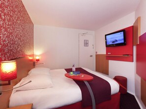 Standard Room, 1 Double Bed | Pillowtop beds, in-room safe, desk, free cribs/infant beds