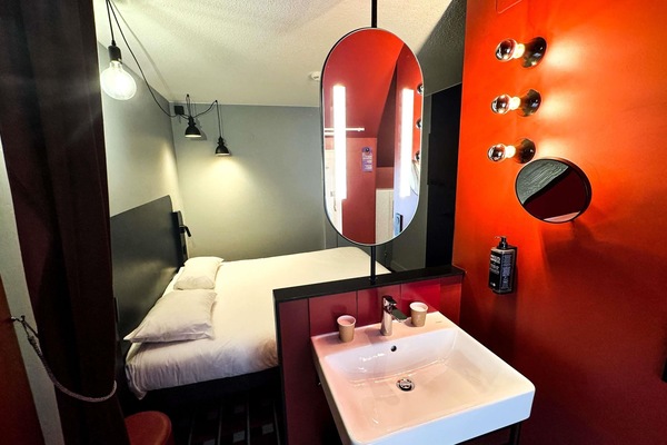 Standard Room, 1 Double Bed | Premium bedding, pillowtop beds, desk, iron/ironing board (on request)