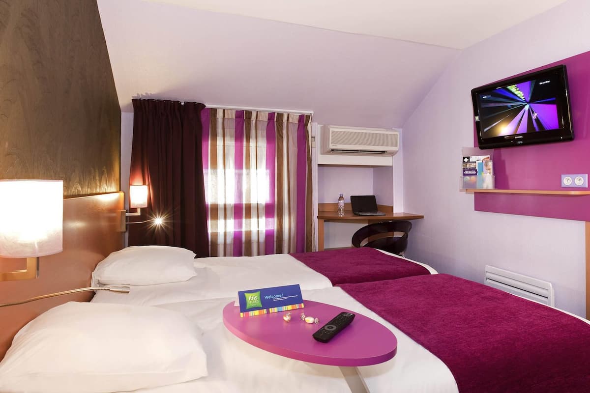 Suite (1 Double Bed and 1 Bunkable Sofa Bed) | Pillowtop beds, in-room safe, desk, free cribs/infant beds