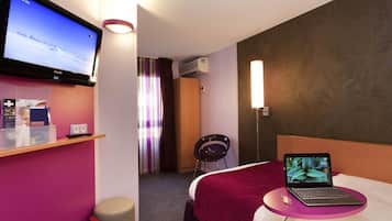 Pillowtop beds, in-room safe, desk, free cribs/infant beds