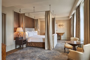 Royal Penthouse (Suite) | Hypo-allergenic bedding, free minibar items, in-room safe, desk