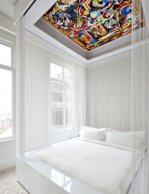 Suite (RVDK) | Hypo-allergenic bedding, free minibar items, in-room safe, desk - De L'Europe Amsterdam (Amsterdam)