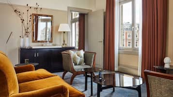 Hypo-allergenic bedding, free minibar items, in-room safe, desk