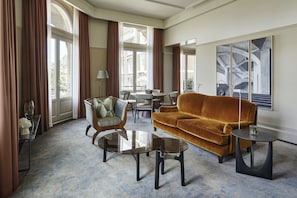Hypo-allergenic bedding, free minibar items, in-room safe, desk