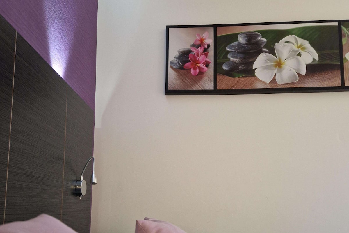 Peralatan tempat tidur premium, dihias secara berasingan