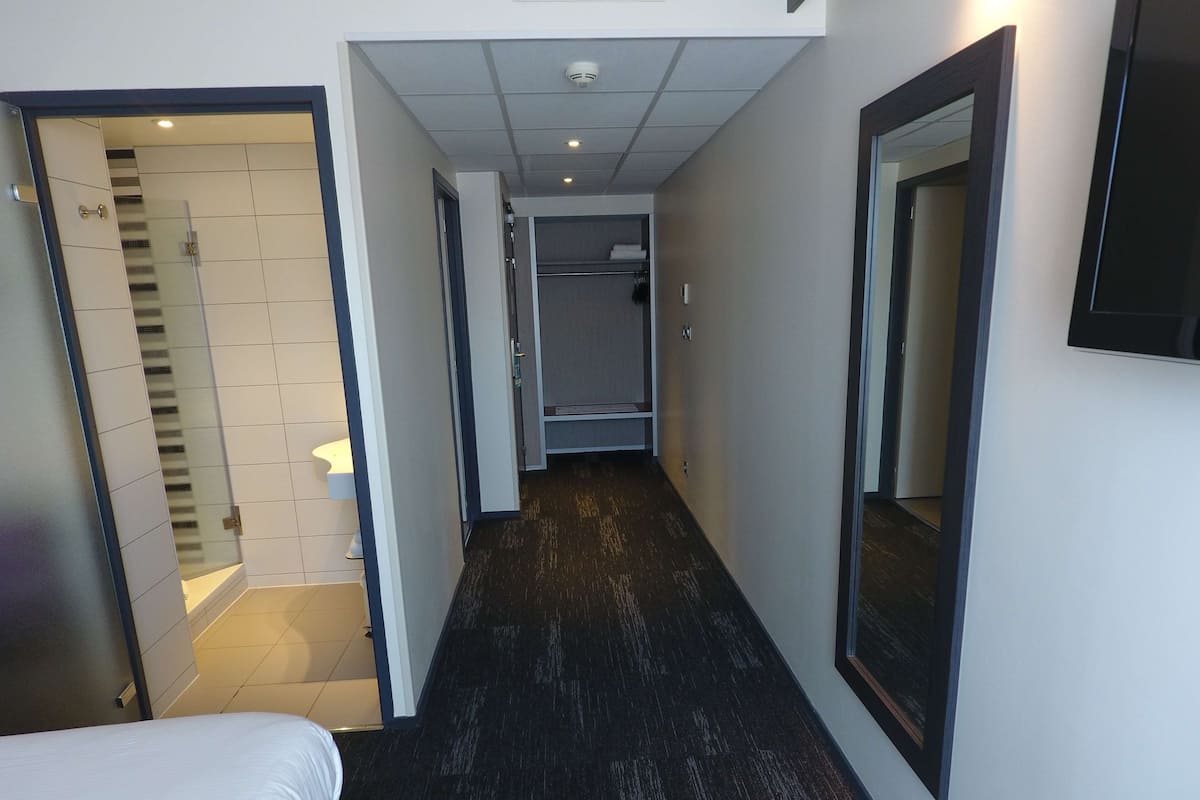 Superior Room, 1 Double Bed | Accessible bathroom