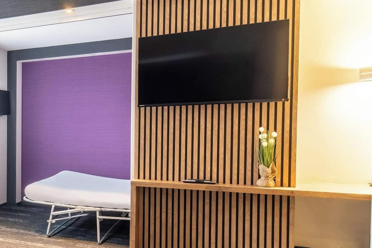 Habitación estándar, varias camas | Ropa de cama de alta calidad y decoración personalizada