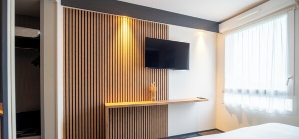 Superior-værelse - 1 dobbeltseng | Premium-sengetøj, individuelt design, individuel indretning, skrivebord