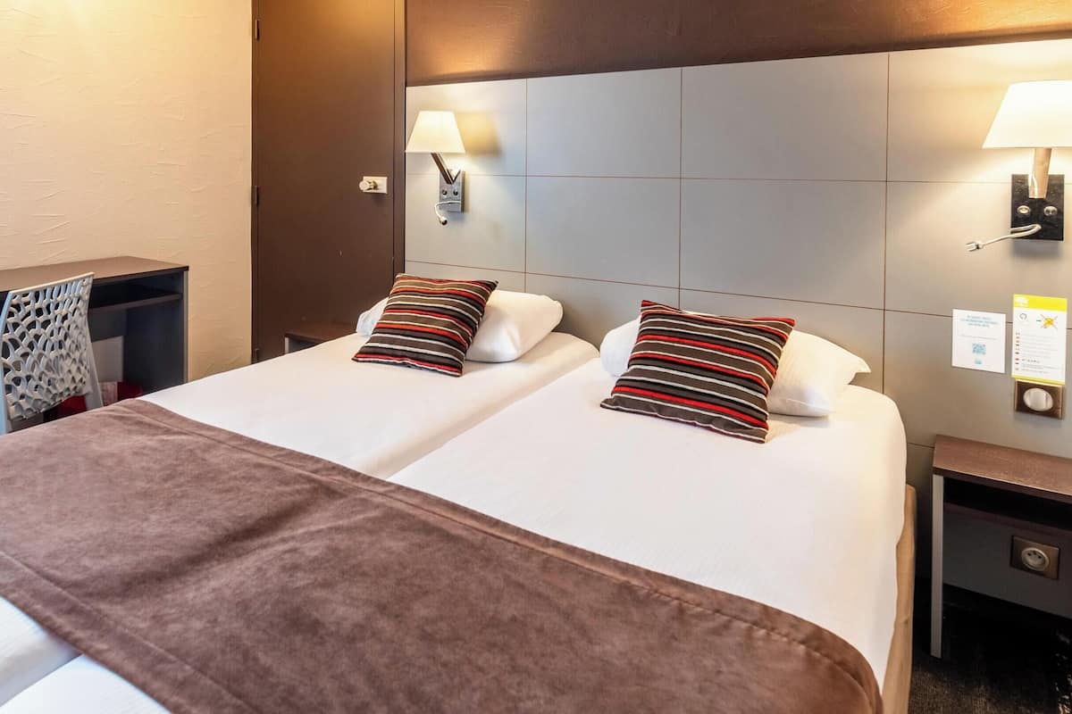 Premium bedding, individually decorated, individually furnished, desk