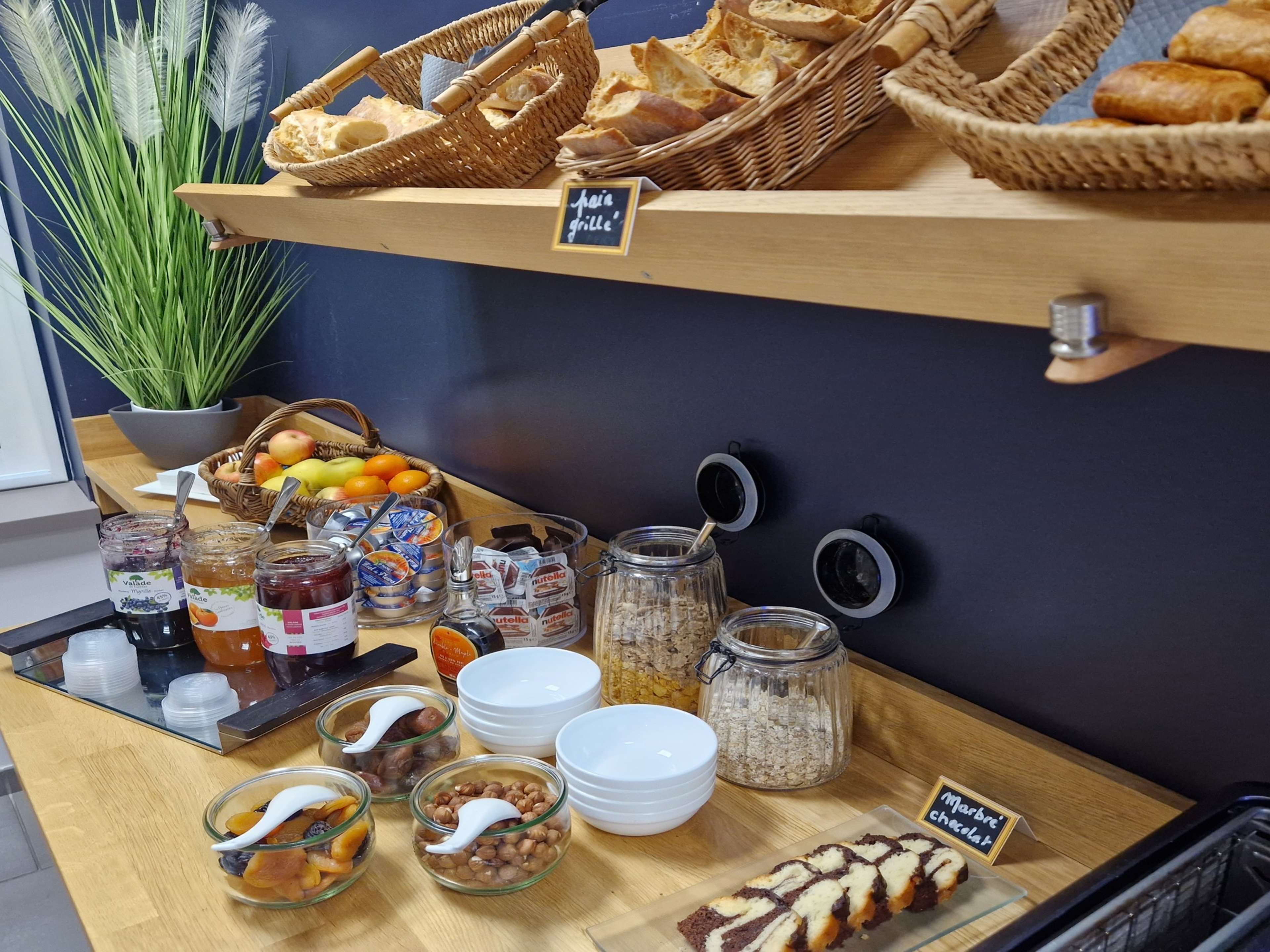 Daily buffet breakfast (EUR 11.5 per person)