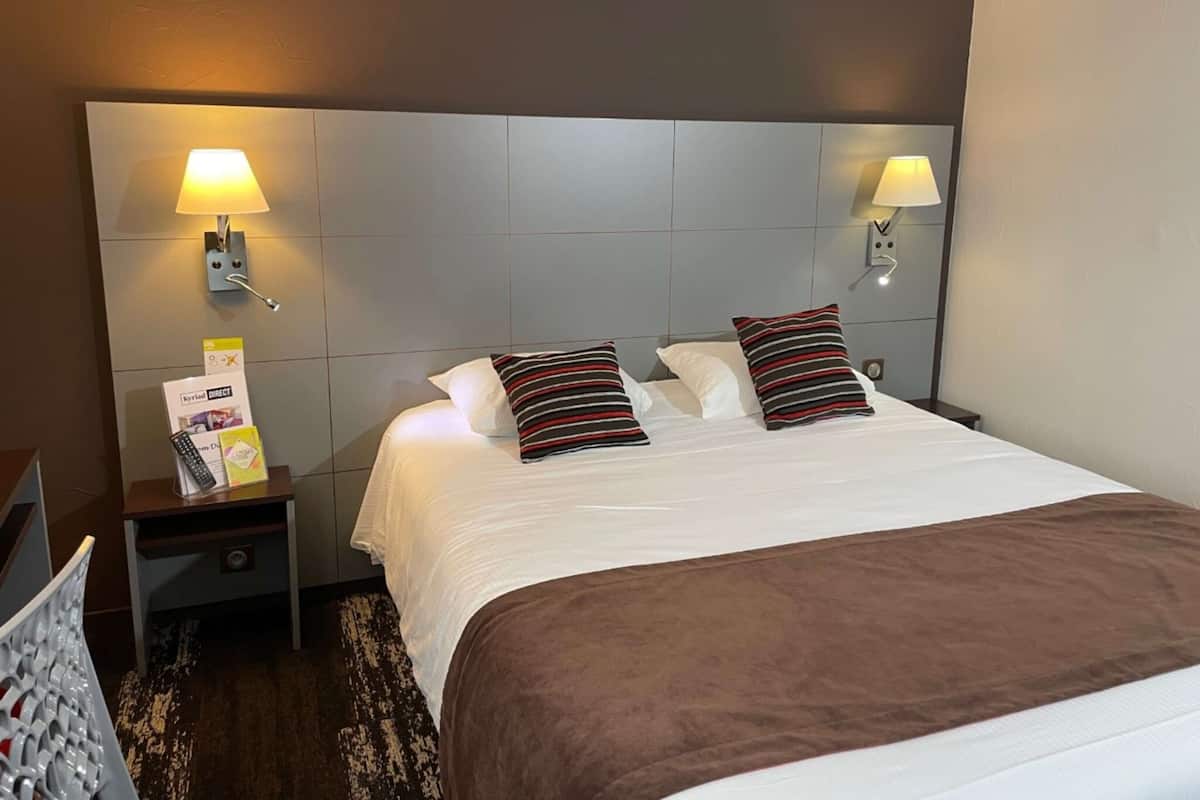 Standard Room, 1 Katil Kelamin (Double) | Peralatan tempat tidur premium, dihias secara berasingan