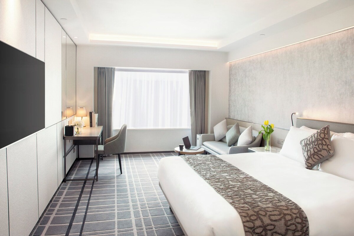 Minibar, in-room safe, soundproofing, high-speed internet