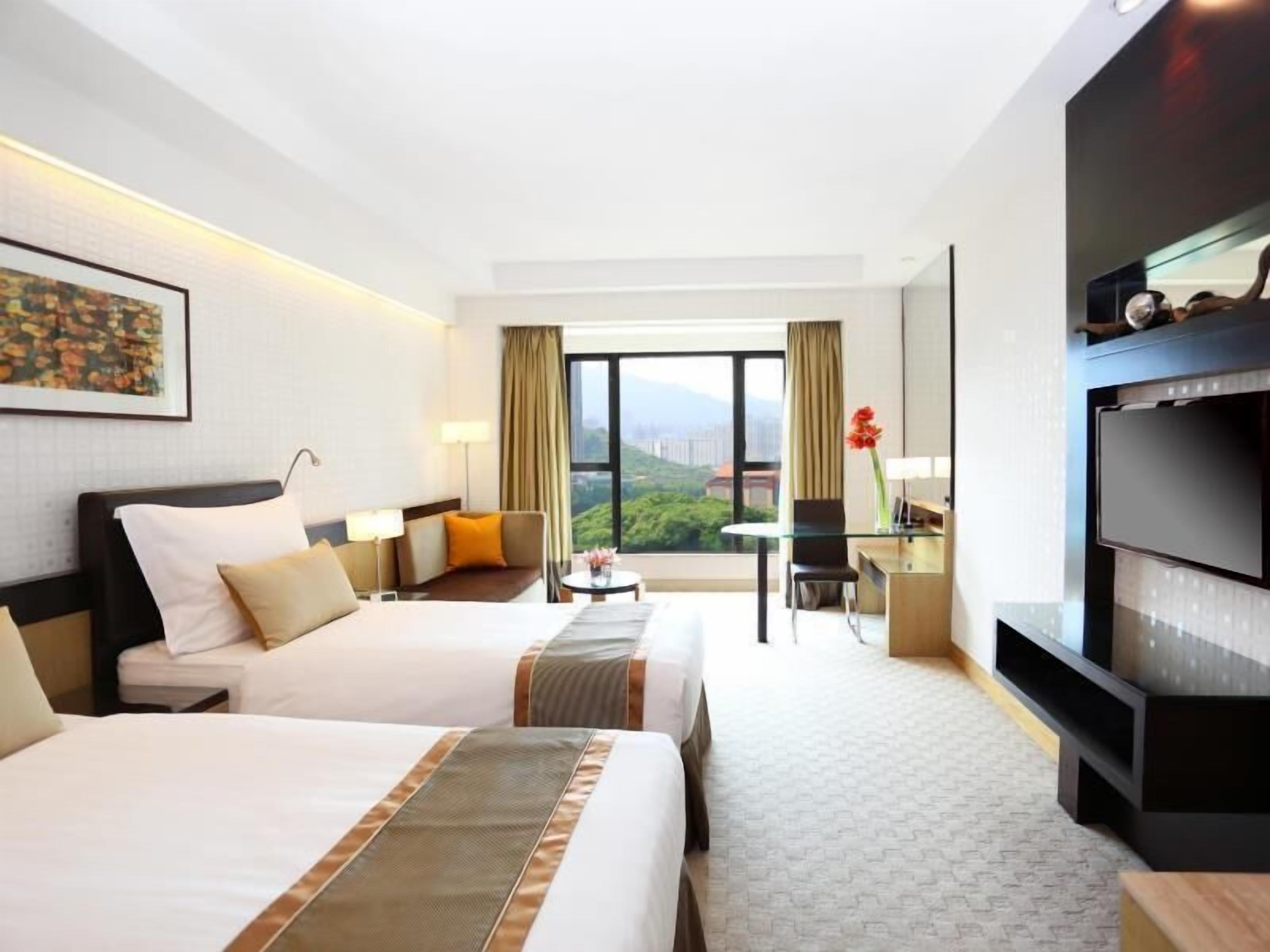 Minibar, in-room safe, soundproofing, Internet