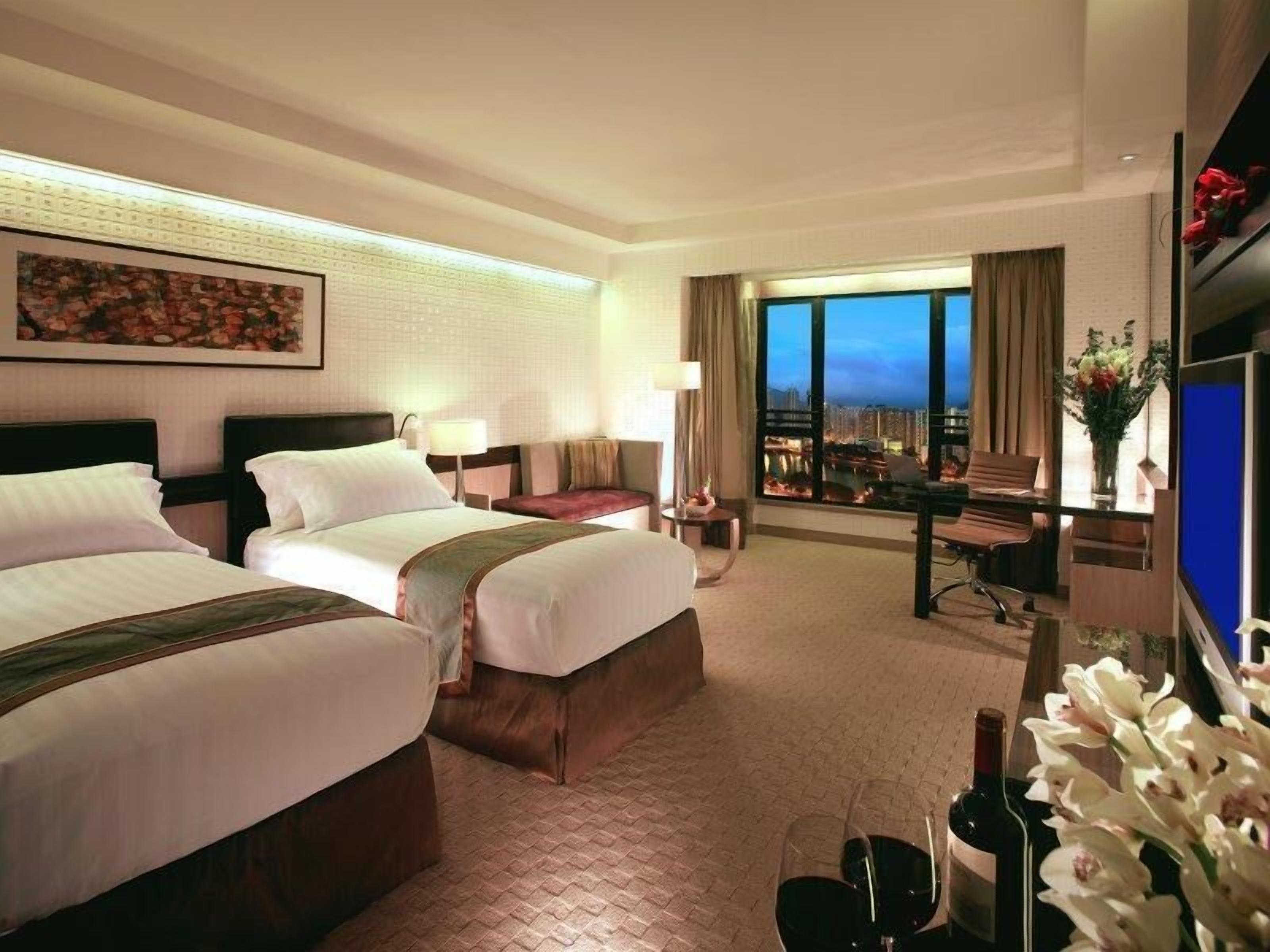 Minibar, in-room safe, soundproofing, Internet
