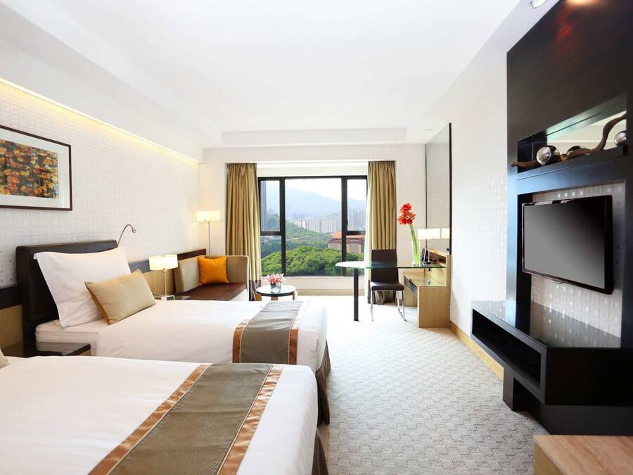 Minibar, in-room safe, soundproofing, Internet