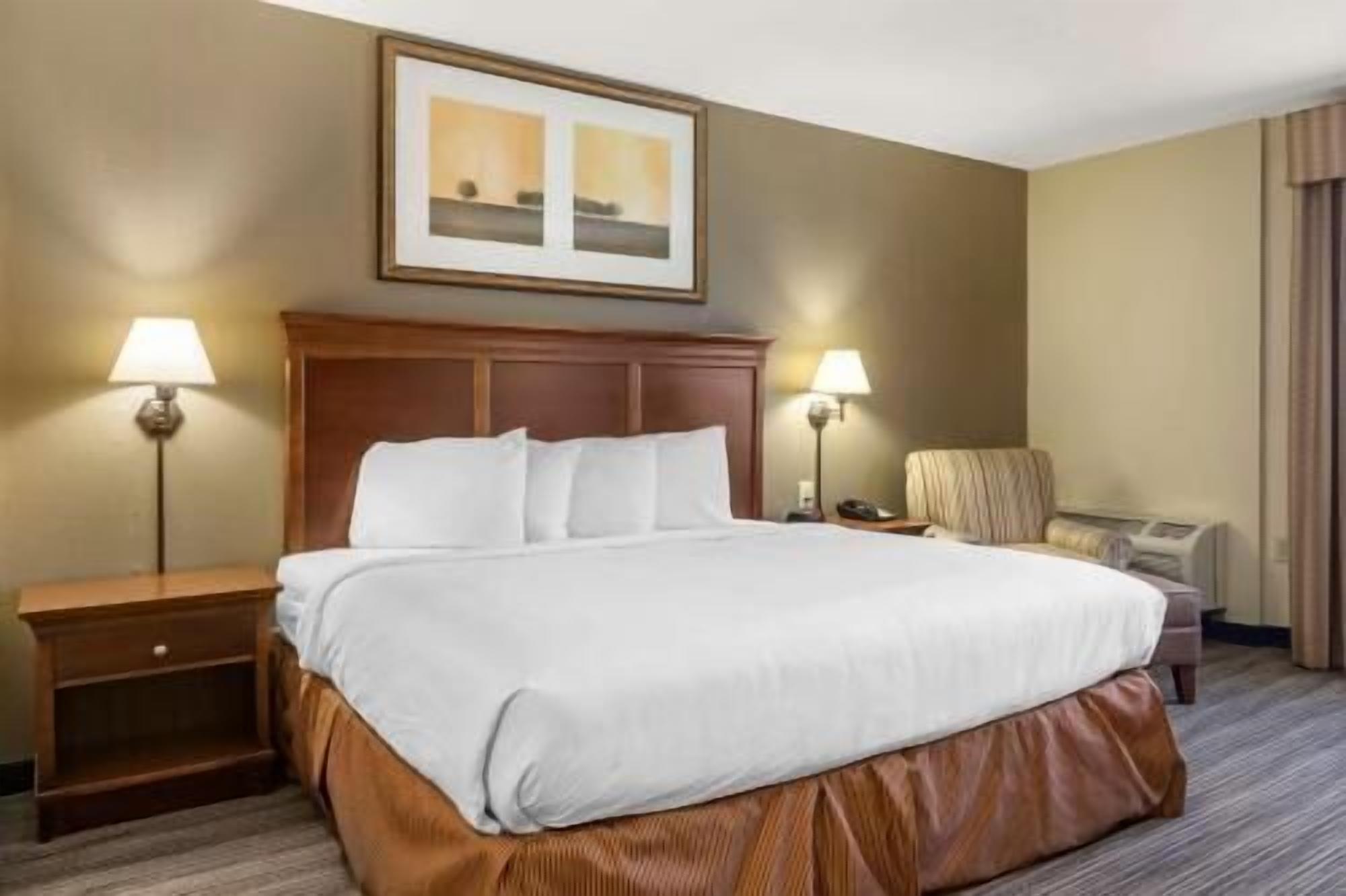 Egyptian cotton sheets, premium bedding, down comforters, pillowtop beds