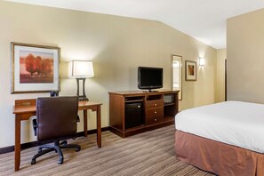 Room, 1 King Bed, Non Smoking | Egyptian cotton sheets, premium bedding, down comforters, pillowtop beds - Country Inn & Suites by Radisson, Atlanta Downtown (Atlanta)