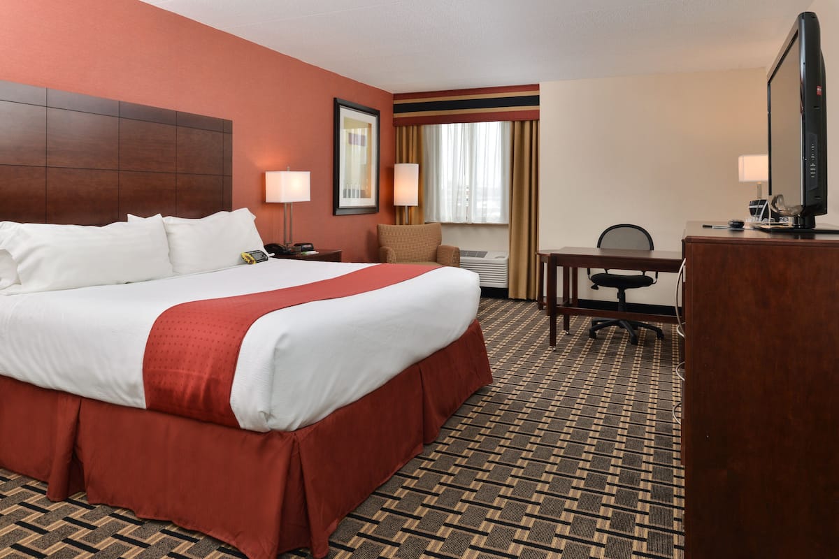 Premium bedding, desk, iron/ironing board, rollaway beds