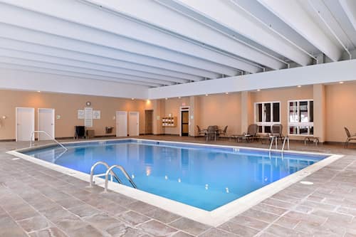 Una piscina cubierta