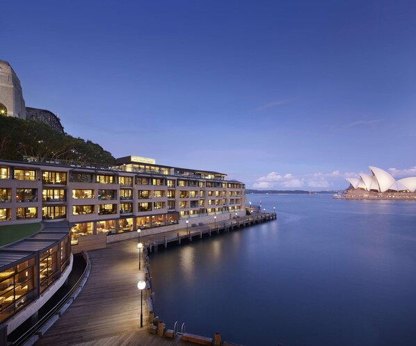 Enjoy stunning views of Sydney's iconic Opera House from this waterfront hotel's spacious rooms.