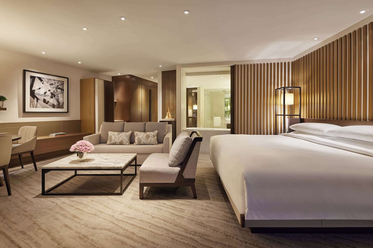 1 King Bed Deluxe