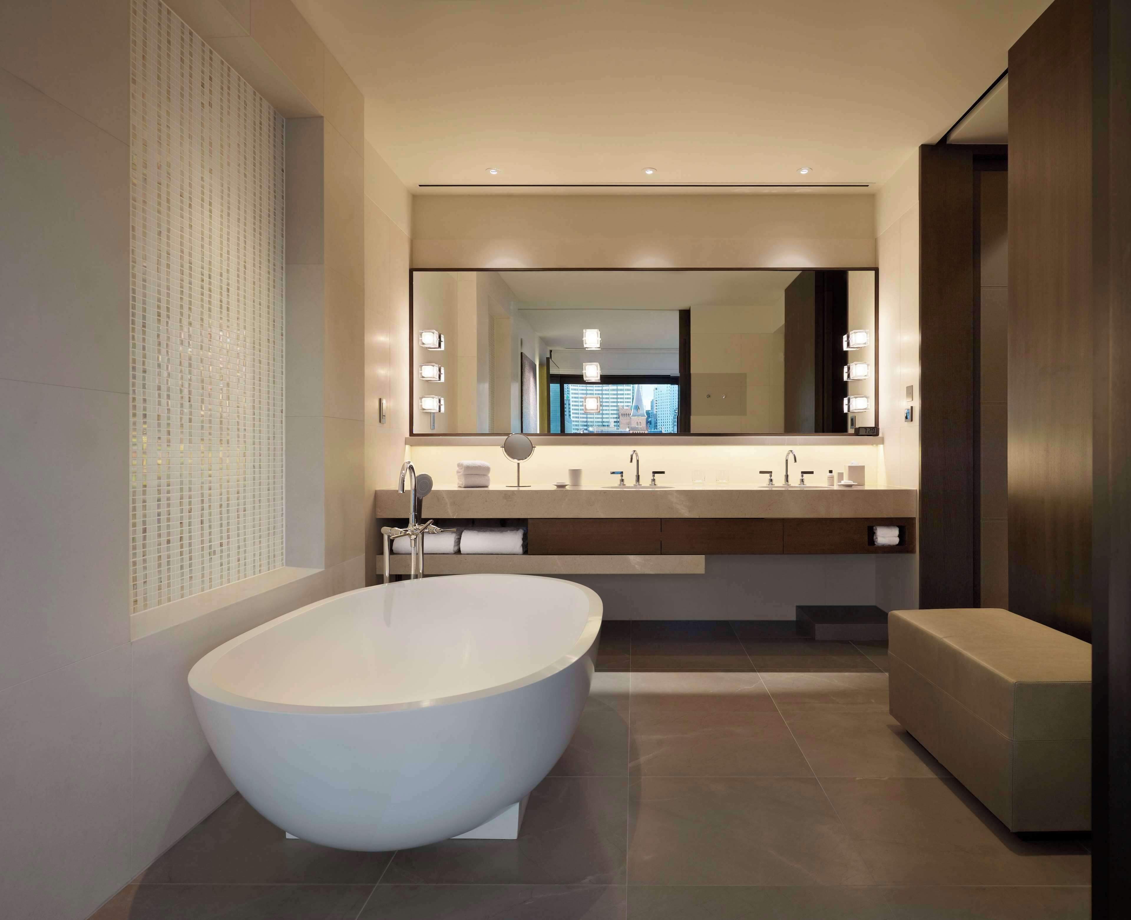 Phòng Suite (Rooftop) | Phòng tắm | Bồn tắm và buồng tắm vòi sen riêng, bồn tắm ngâm 