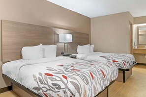 In-room safe, desk, blackout curtains, free cots/infant beds - Red Roof Inn Detroit-Rochester Hills/Auburn Hills (Rochester)