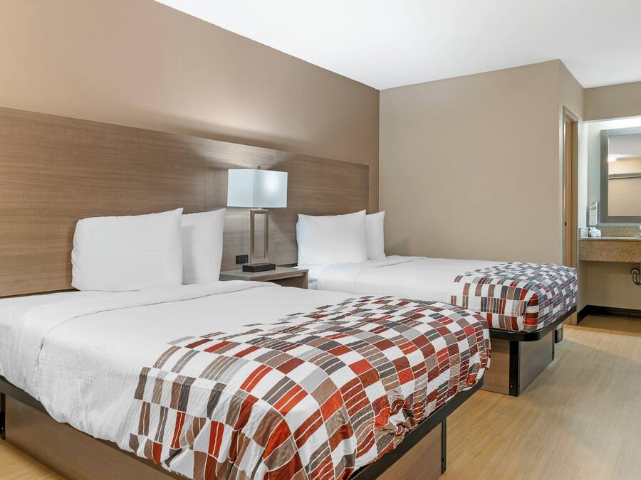 Caja de seguridad en la habitación, escritorio y cortinas blackout