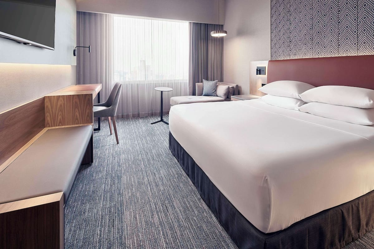 Egyptian cotton sheets, premium bedding, Select Comfort beds, minibar