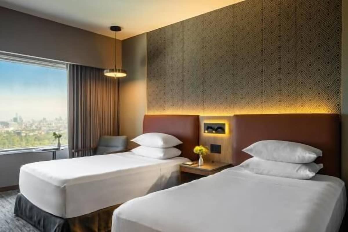 Egyptian cotton sheets, premium bedding, Select Comfort beds, minibar