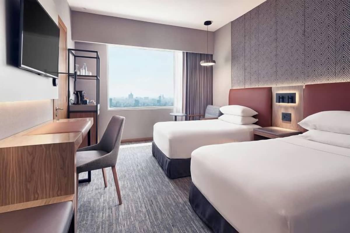 Egyptian cotton sheets, premium bedding, Select Comfort beds, minibar