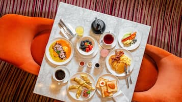 Desayuno buffet (USD 30 por persona)