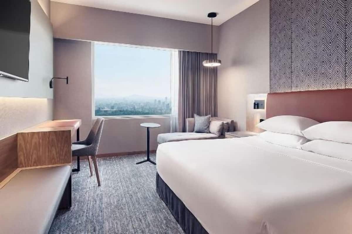 Egyptian cotton sheets, premium bedding, Select Comfort beds, minibar