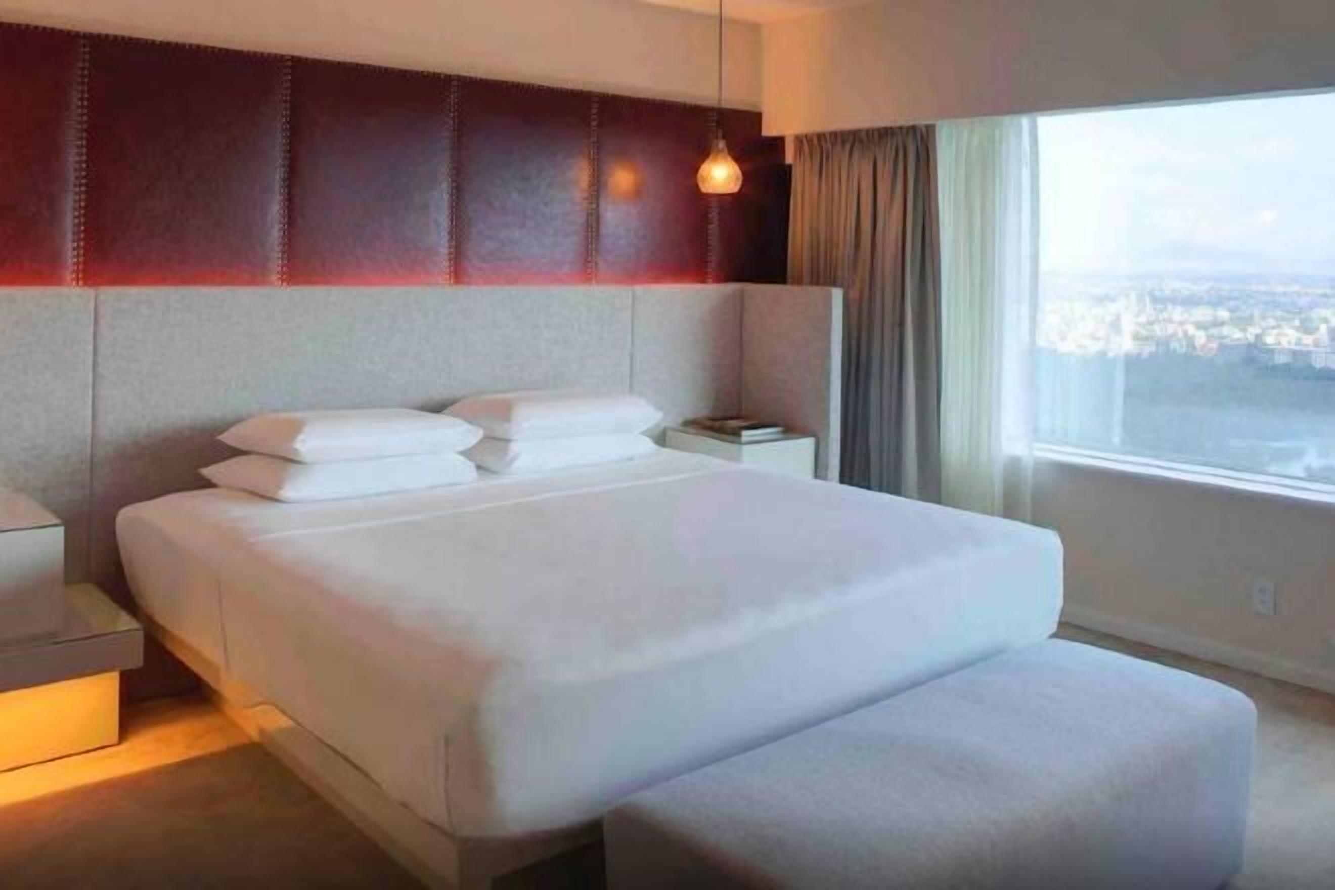 Egyptian cotton sheets, premium bedding, Select Comfort beds, minibar