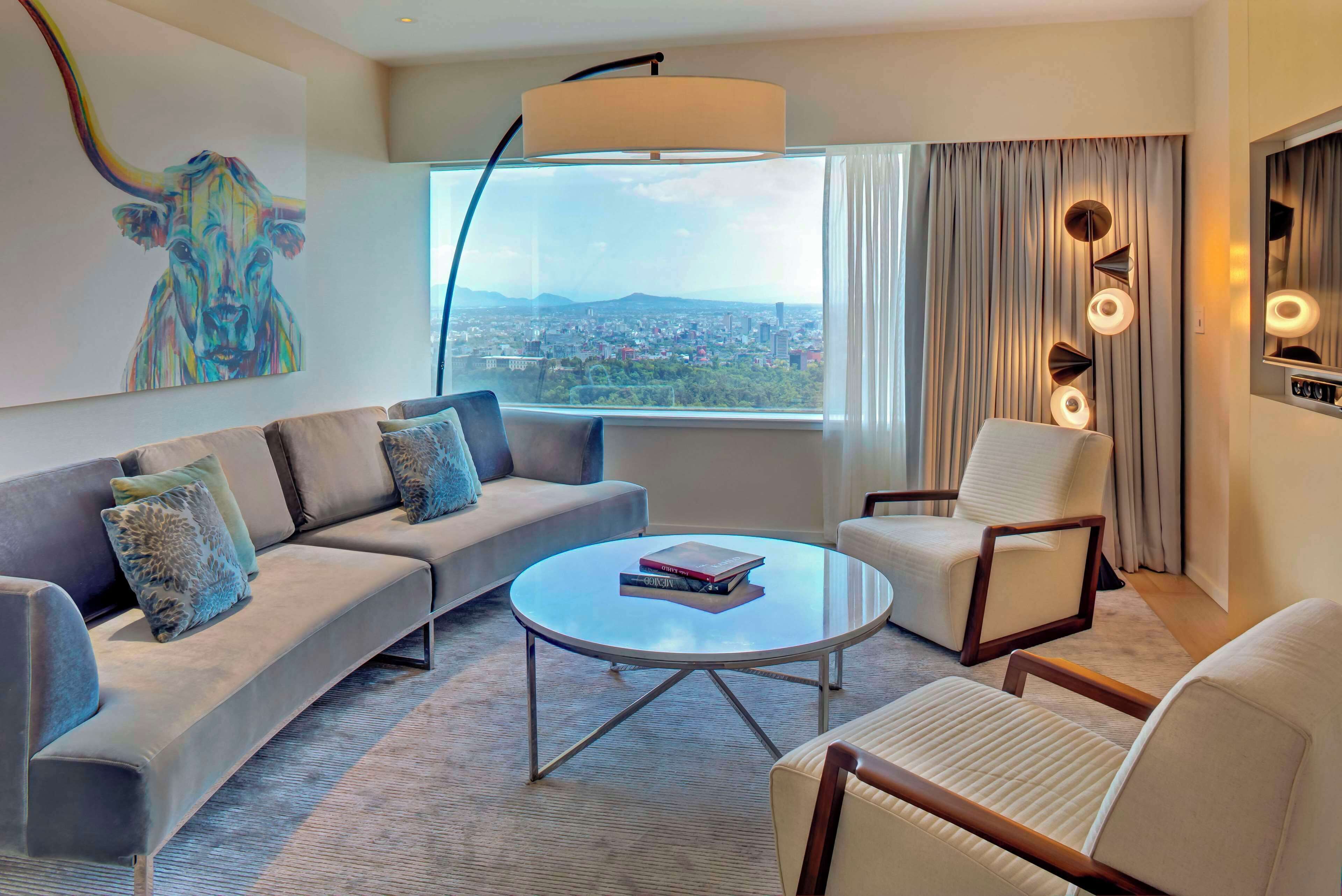 Executive Suite | Egyptian cotton sheets, premium bedding, Select Comfort beds, minibar