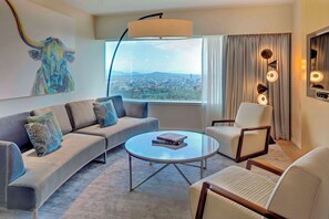 行政套房 | 埃及棉床單、高級寢具、Select Comfort 床墊、迷你吧